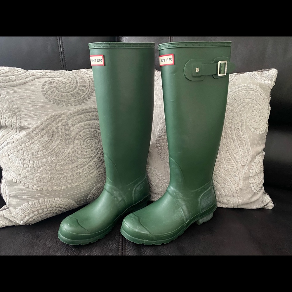 Hunter rainboots matte green with cream socks